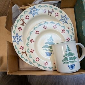 Festive Tree Dinnerware Set